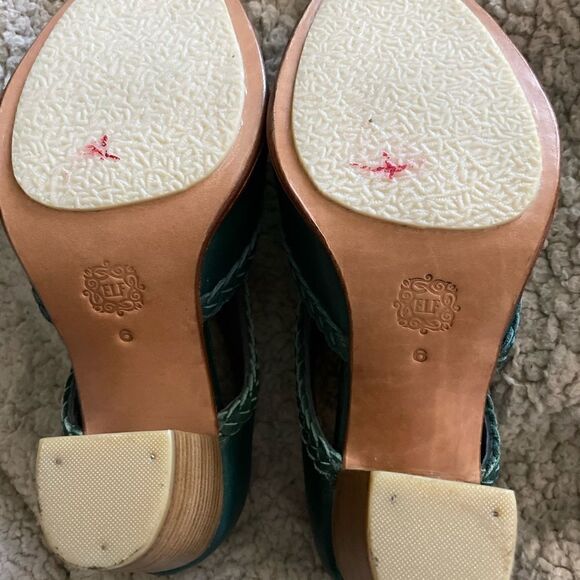 ELF  Leather in and out Spirit Walker Booties In Emerald Size 6 New - Picture 3 of 9